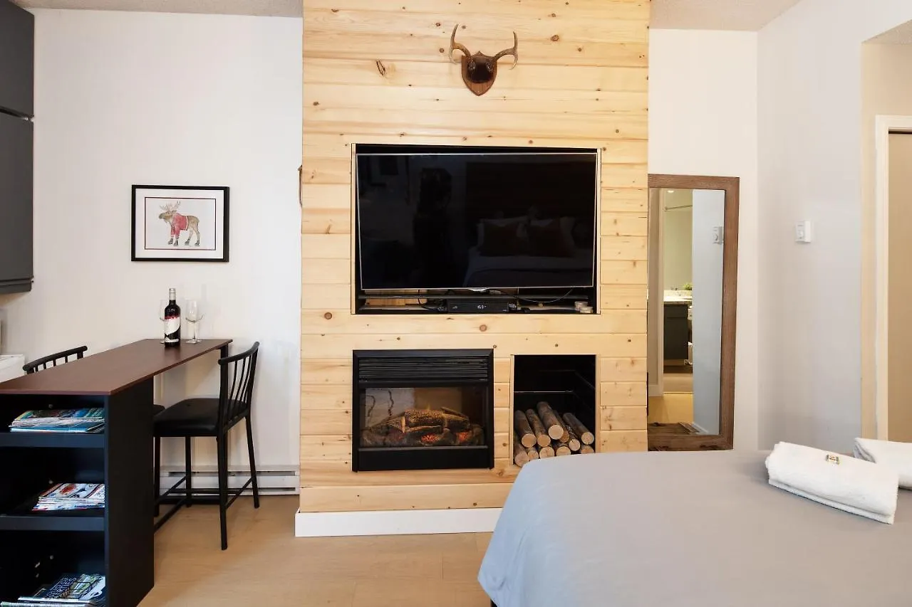 Impeccable Glacier Lodge Hotel Room W Pool+Hot Tub Whistler 0*,  Canada