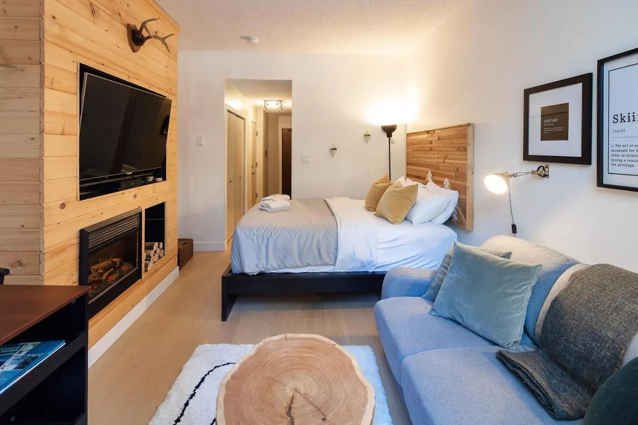 Apartment Impeccable Glacier Lodge Hotel Room W Pool+Hot Tub Whistler Canada
