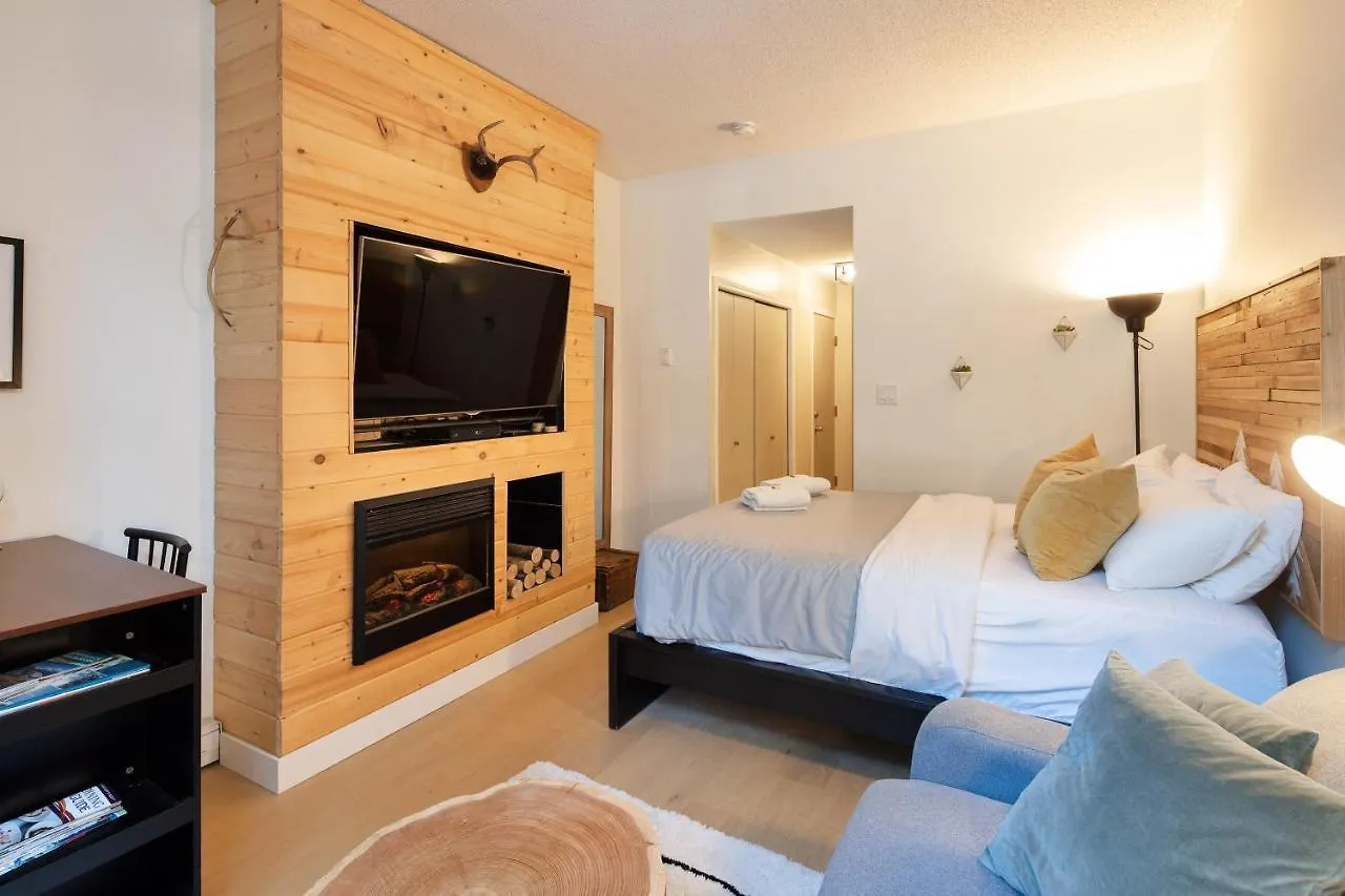 Impeccable Glacier Lodge Hotel Room W Pool+Hot Tub Whistler Canada