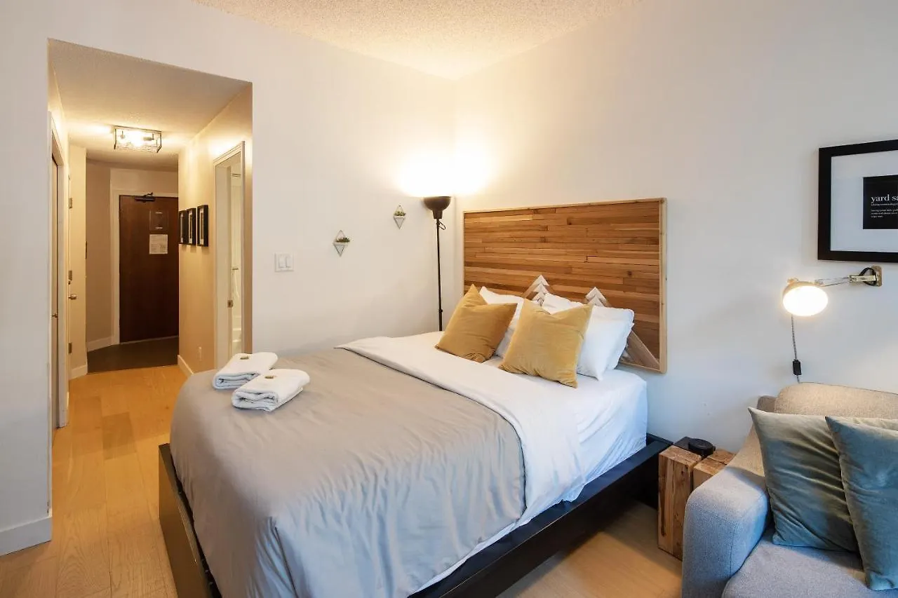 Impeccable Glacier Lodge Hotel Room W Pool+Hot Tub Whistler Canada