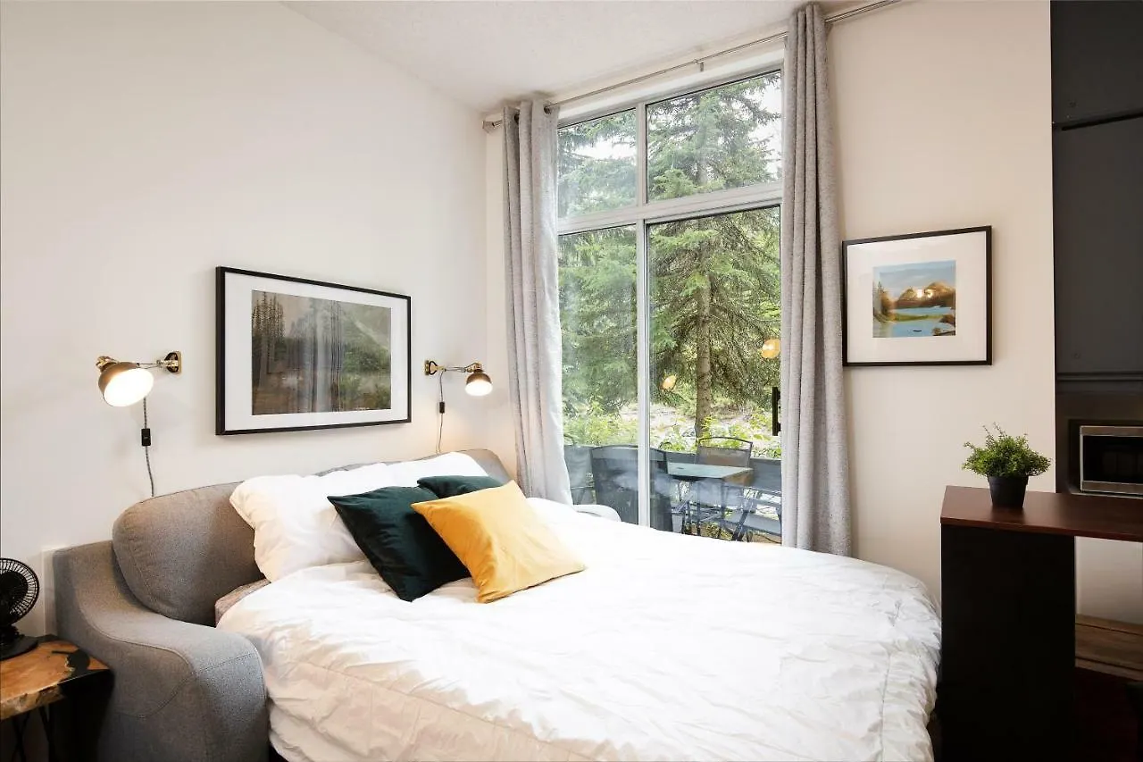 Apartment Impeccable Glacier Lodge Hotel Room W Pool+Hot Tub Whistler